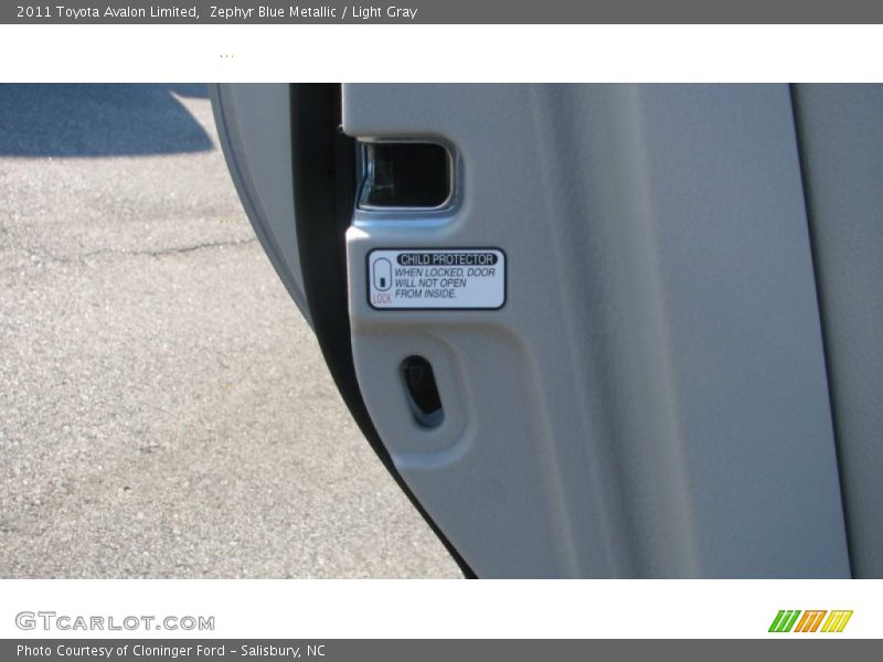 Zephyr Blue Metallic / Light Gray 2011 Toyota Avalon Limited