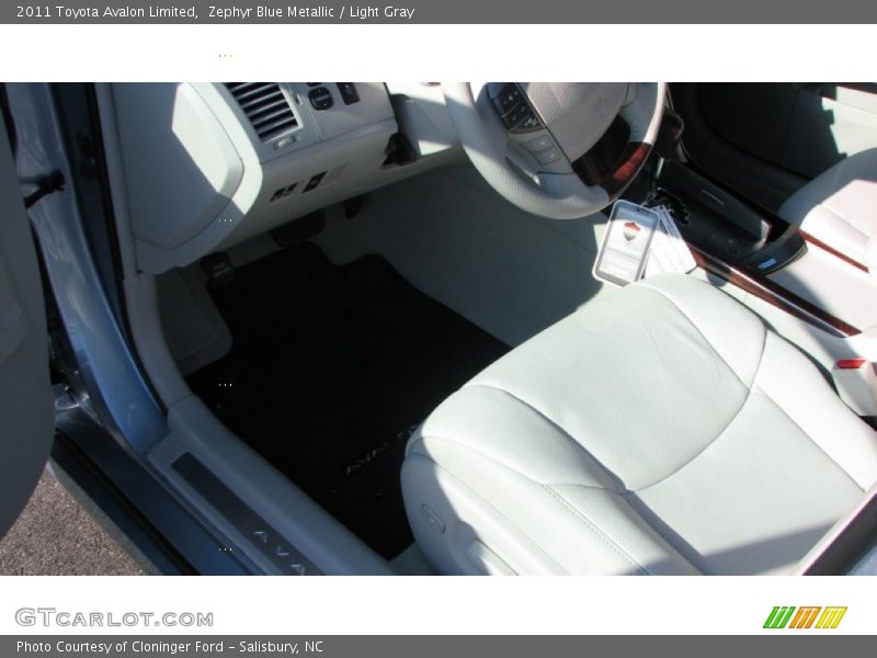 Zephyr Blue Metallic / Light Gray 2011 Toyota Avalon Limited