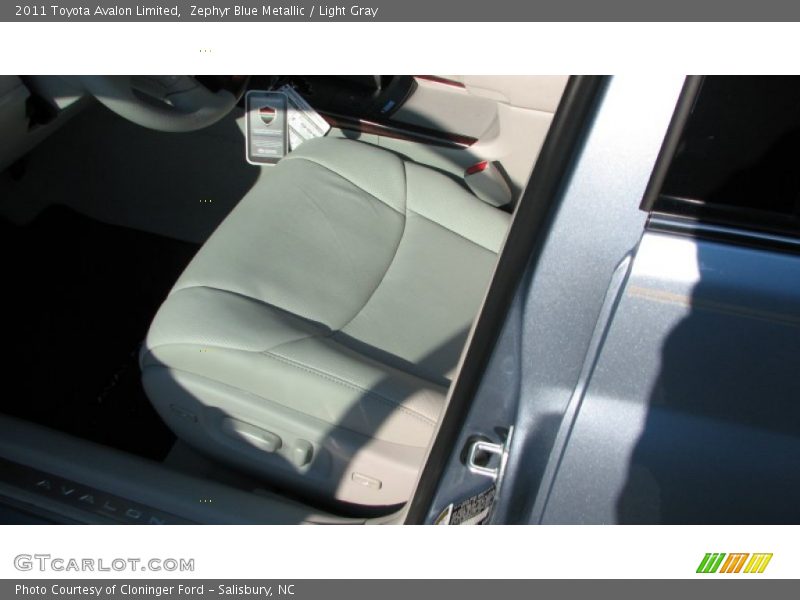 Zephyr Blue Metallic / Light Gray 2011 Toyota Avalon Limited