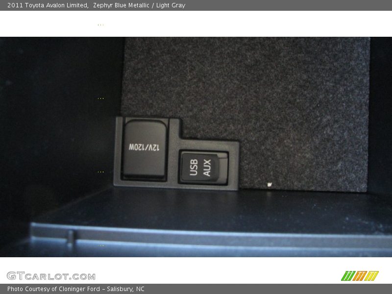 Zephyr Blue Metallic / Light Gray 2011 Toyota Avalon Limited