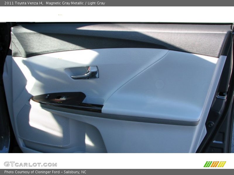Magnetic Gray Metallic / Light Gray 2011 Toyota Venza I4
