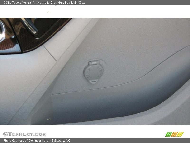 Magnetic Gray Metallic / Light Gray 2011 Toyota Venza I4