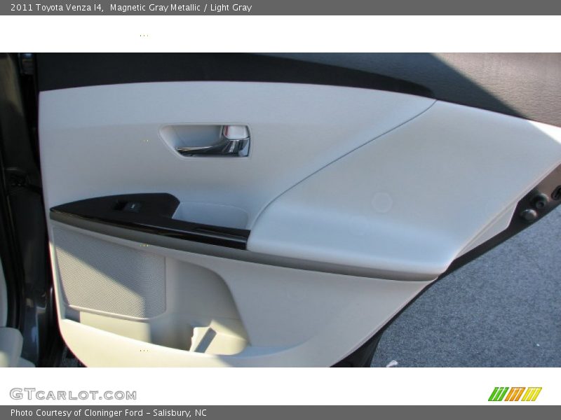 Magnetic Gray Metallic / Light Gray 2011 Toyota Venza I4