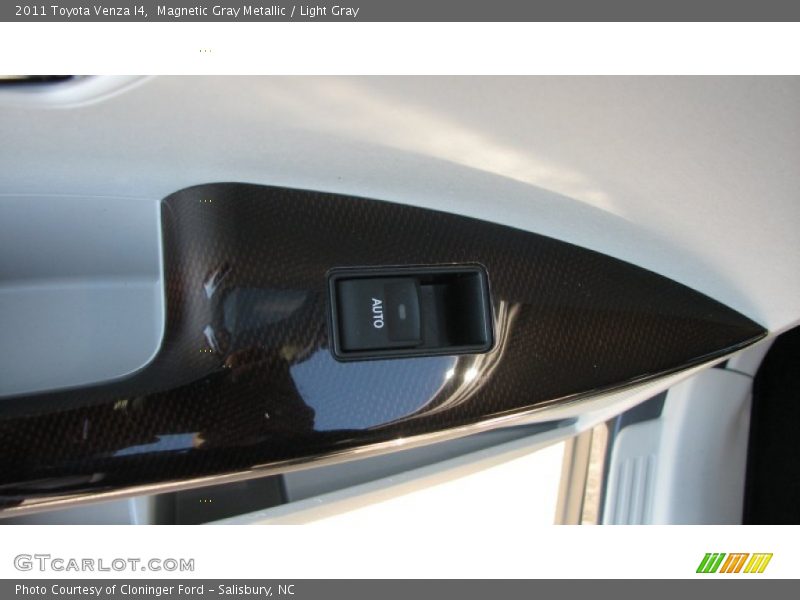 Magnetic Gray Metallic / Light Gray 2011 Toyota Venza I4