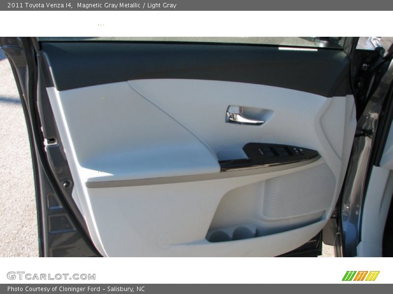 Magnetic Gray Metallic / Light Gray 2011 Toyota Venza I4