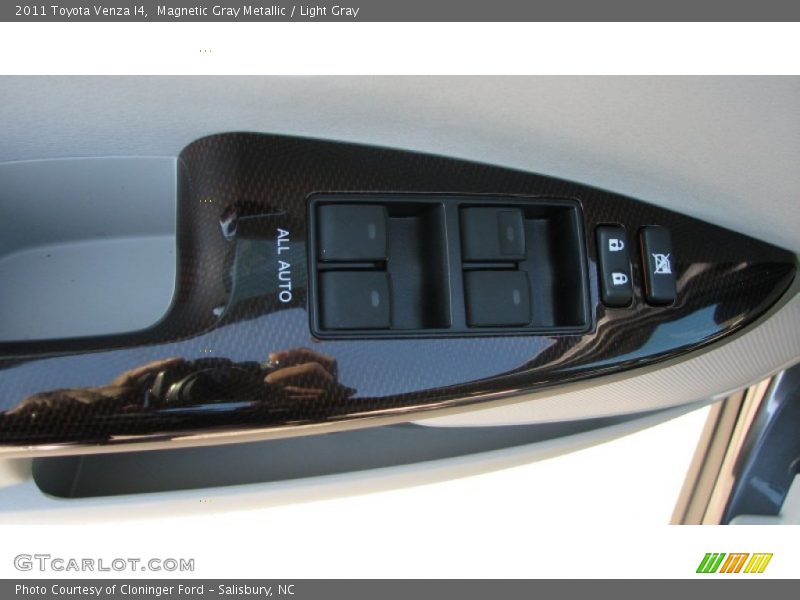 Magnetic Gray Metallic / Light Gray 2011 Toyota Venza I4