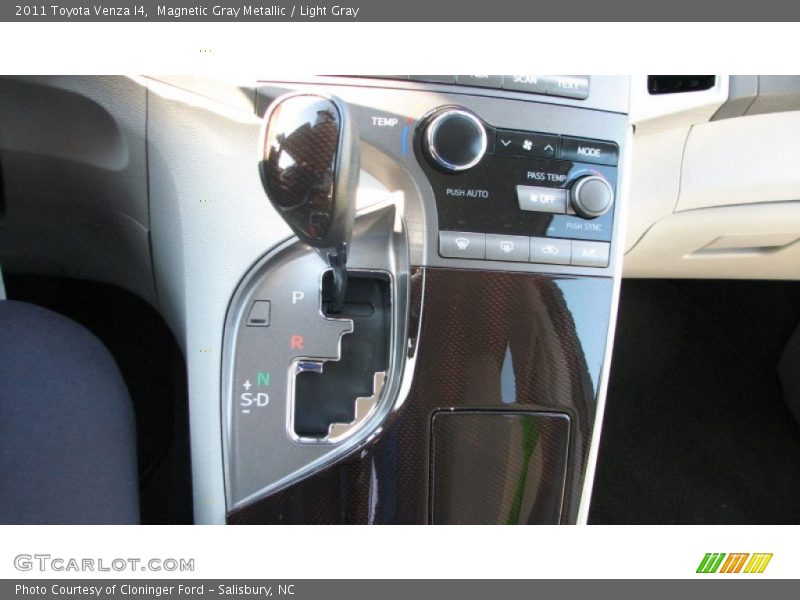 Magnetic Gray Metallic / Light Gray 2011 Toyota Venza I4