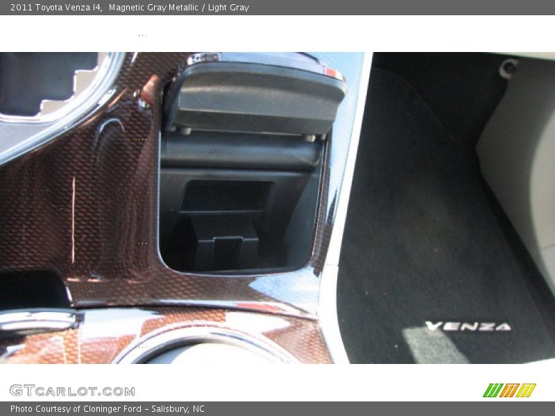 Magnetic Gray Metallic / Light Gray 2011 Toyota Venza I4