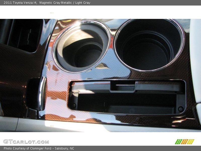 Magnetic Gray Metallic / Light Gray 2011 Toyota Venza I4