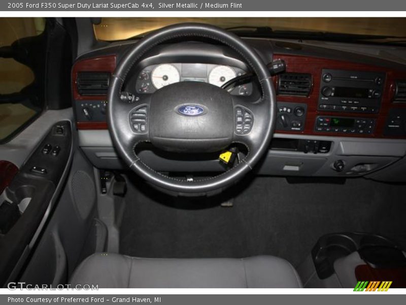 Silver Metallic / Medium Flint 2005 Ford F350 Super Duty Lariat SuperCab 4x4
