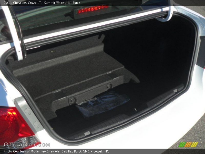 Summit White / Jet Black 2011 Chevrolet Cruze LT
