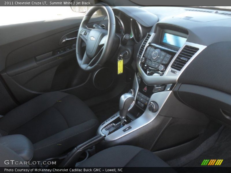 Summit White / Jet Black 2011 Chevrolet Cruze LT