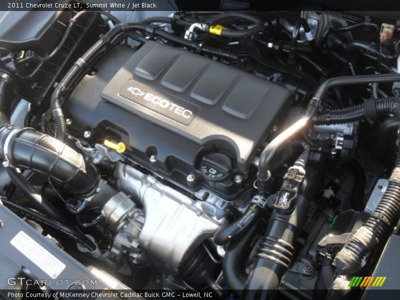 Summit White / Jet Black 2011 Chevrolet Cruze LT