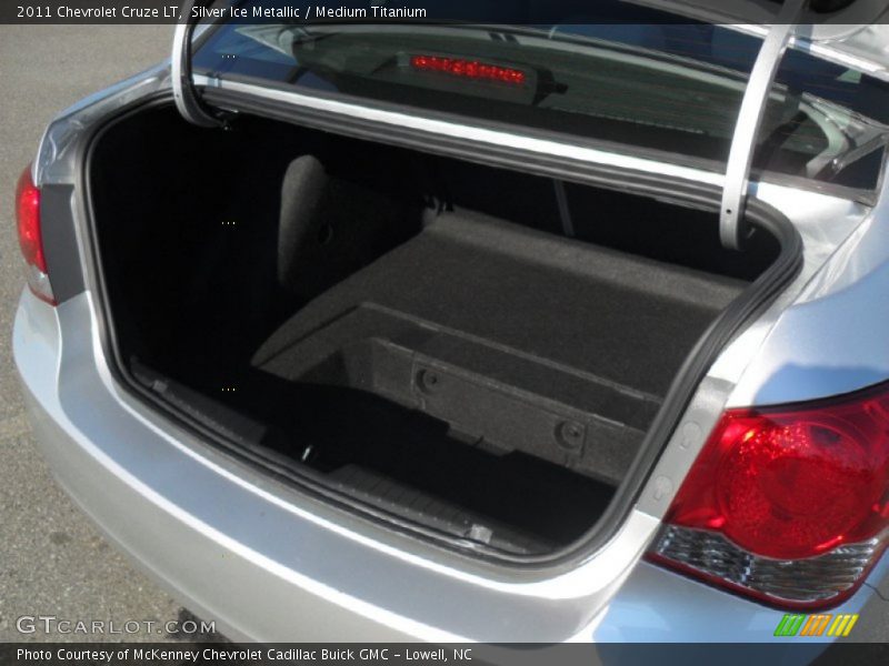 Silver Ice Metallic / Medium Titanium 2011 Chevrolet Cruze LT