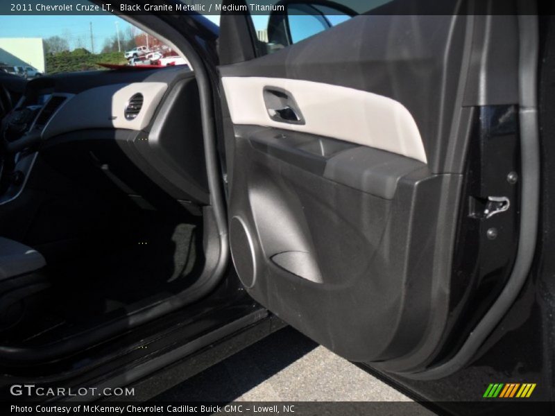 Black Granite Metallic / Medium Titanium 2011 Chevrolet Cruze LT