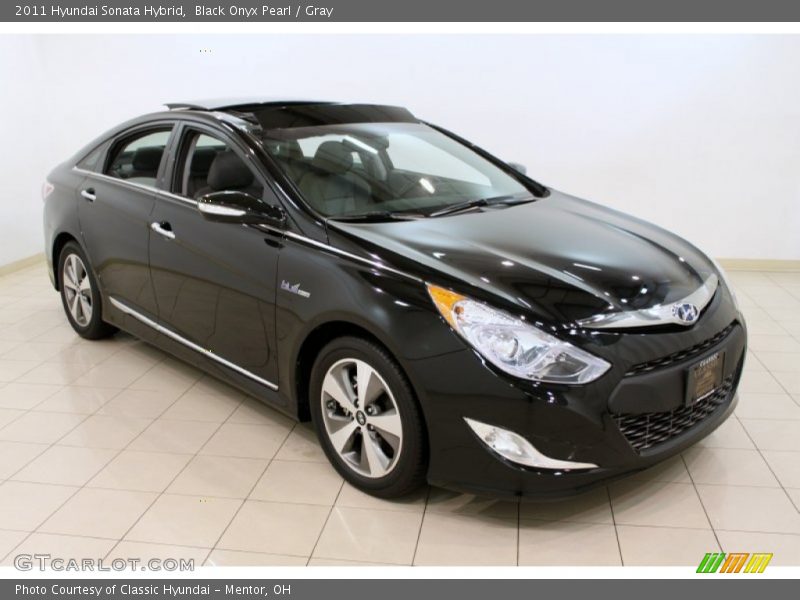 Front 3/4 View of 2011 Sonata Hybrid