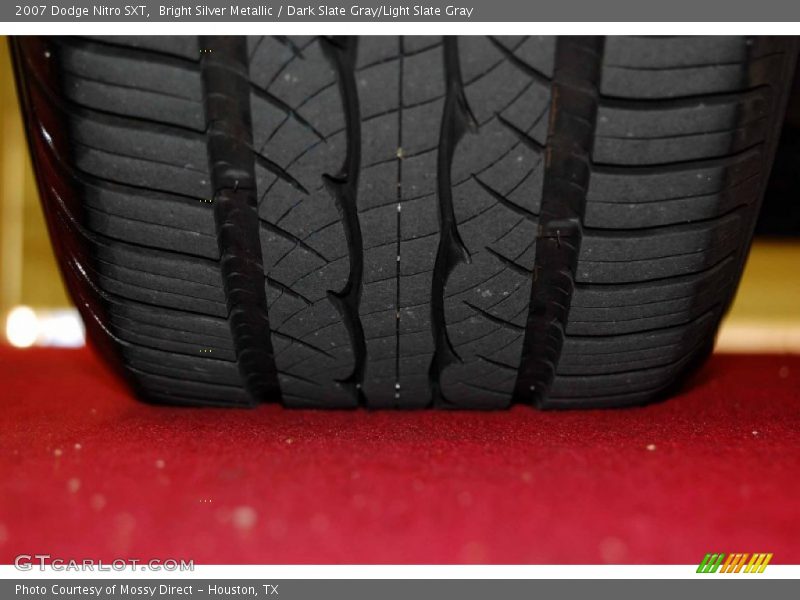 Bright Silver Metallic / Dark Slate Gray/Light Slate Gray 2007 Dodge Nitro SXT