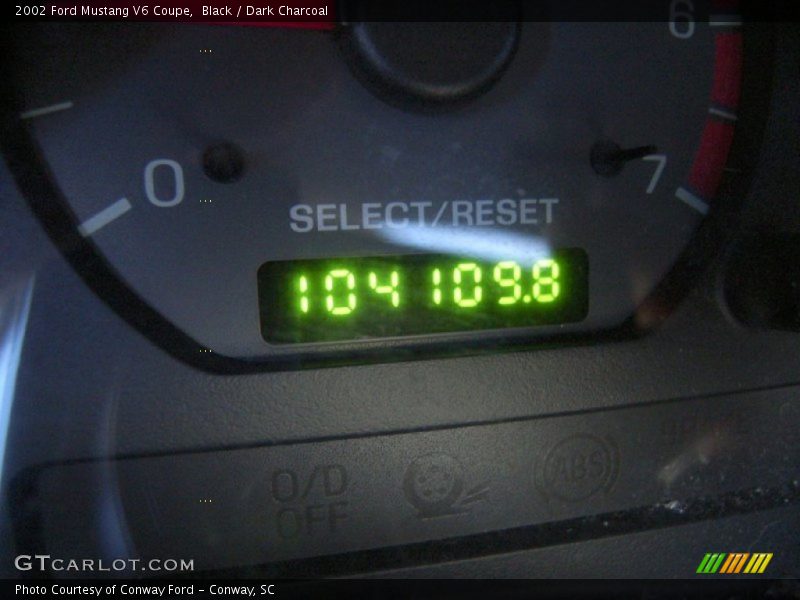 Black / Dark Charcoal 2002 Ford Mustang V6 Coupe
