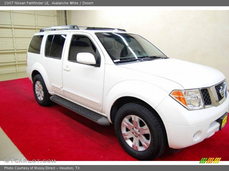 Avalanche White / Desert 2007 Nissan Pathfinder LE