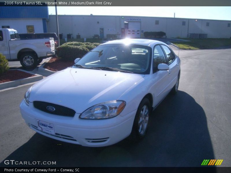 Vibrant White / Medium/Dark Flint Grey 2006 Ford Taurus SEL