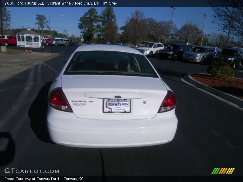 Vibrant White / Medium/Dark Flint Grey 2006 Ford Taurus SEL