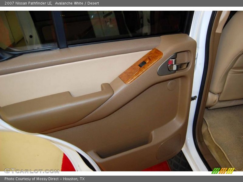 Avalanche White / Desert 2007 Nissan Pathfinder LE