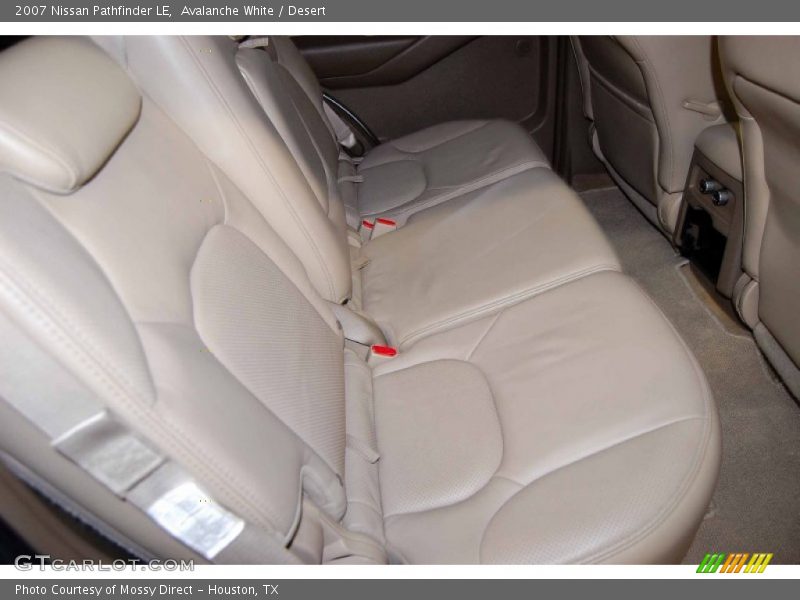 Avalanche White / Desert 2007 Nissan Pathfinder LE