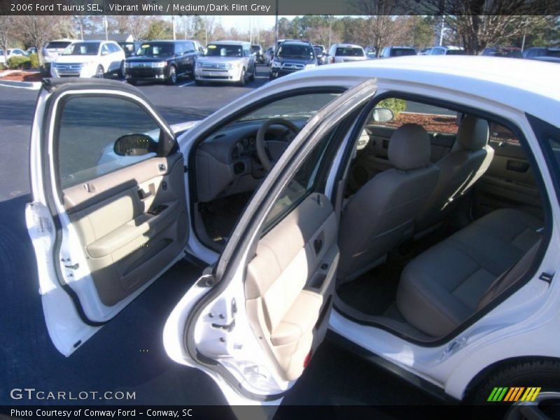 Vibrant White / Medium/Dark Flint Grey 2006 Ford Taurus SEL