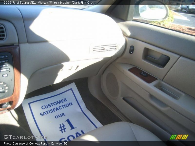 Vibrant White / Medium/Dark Flint Grey 2006 Ford Taurus SEL