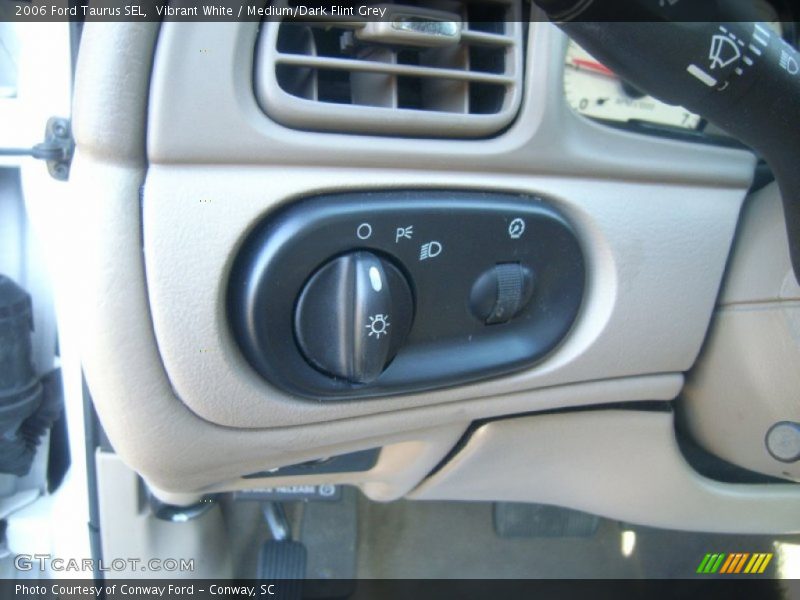 Vibrant White / Medium/Dark Flint Grey 2006 Ford Taurus SEL