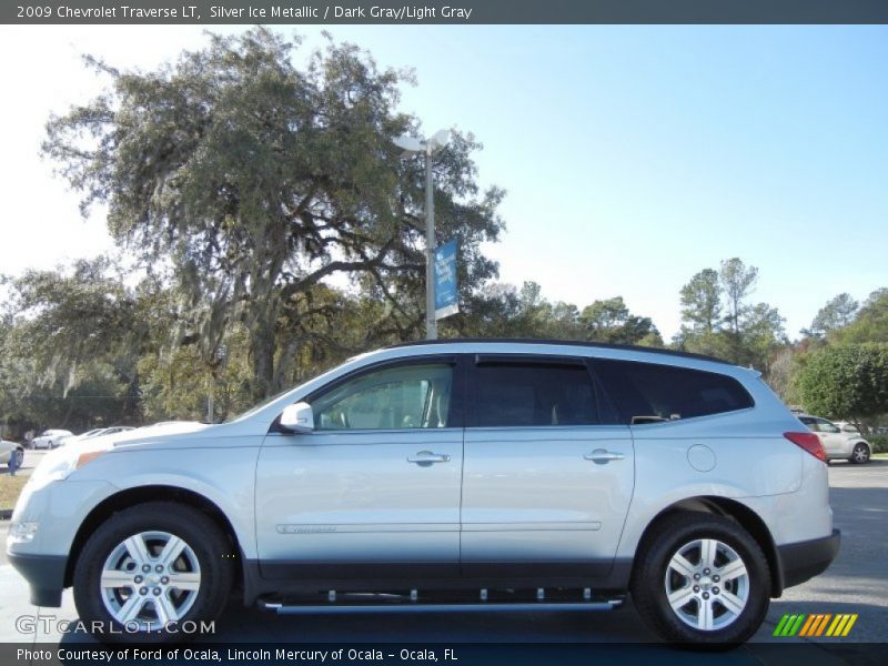 Silver Ice Metallic / Dark Gray/Light Gray 2009 Chevrolet Traverse LT
