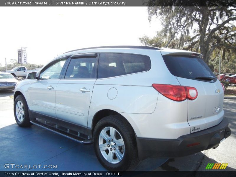 Silver Ice Metallic / Dark Gray/Light Gray 2009 Chevrolet Traverse LT