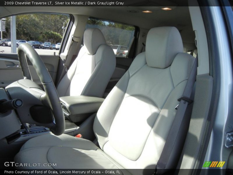 Silver Ice Metallic / Dark Gray/Light Gray 2009 Chevrolet Traverse LT