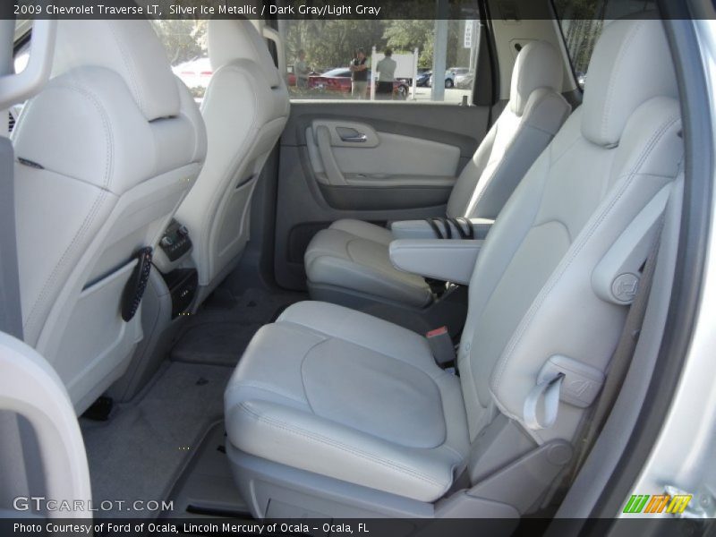 Silver Ice Metallic / Dark Gray/Light Gray 2009 Chevrolet Traverse LT