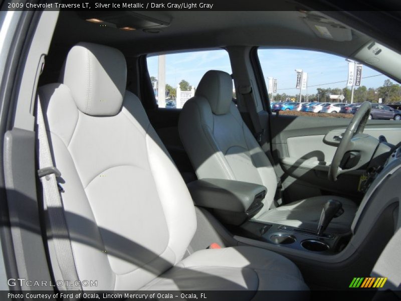 Silver Ice Metallic / Dark Gray/Light Gray 2009 Chevrolet Traverse LT