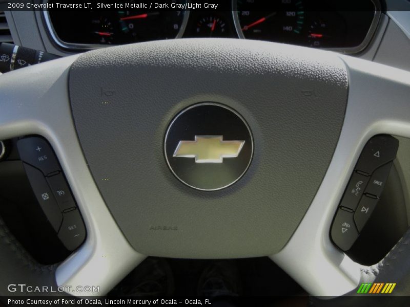 Silver Ice Metallic / Dark Gray/Light Gray 2009 Chevrolet Traverse LT