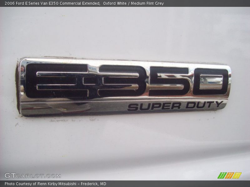 Oxford White / Medium Flint Grey 2006 Ford E Series Van E350 Commercial Extended