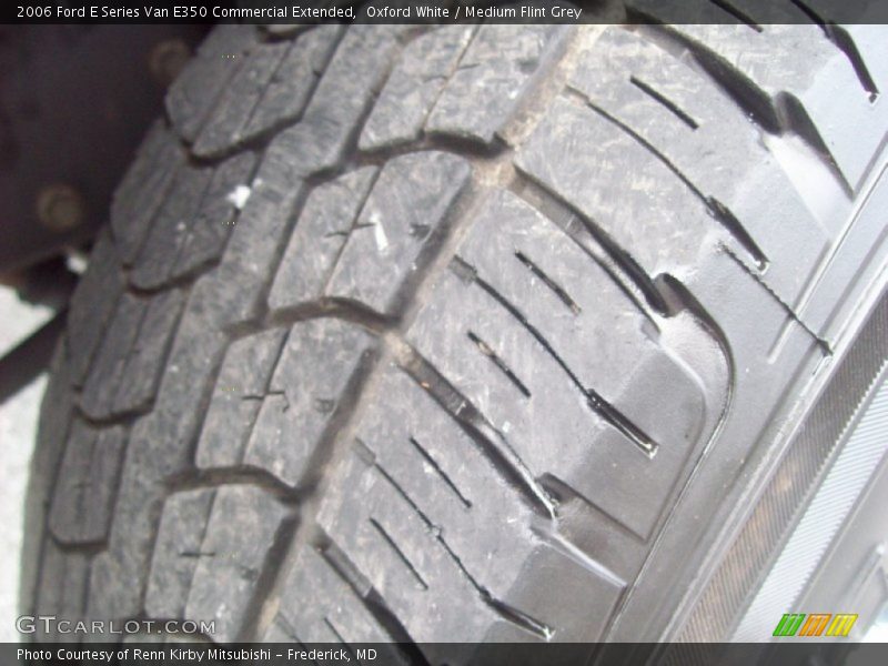 Oxford White / Medium Flint Grey 2006 Ford E Series Van E350 Commercial Extended