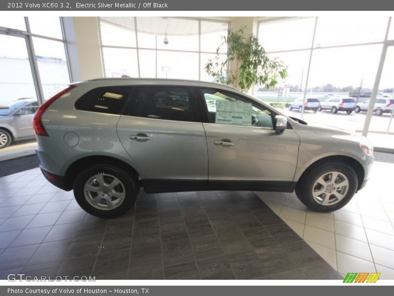 Electric Silver Metallic / Off Black 2012 Volvo XC60 3.2