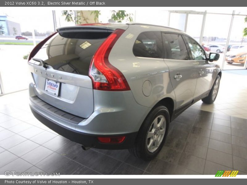 Electric Silver Metallic / Off Black 2012 Volvo XC60 3.2