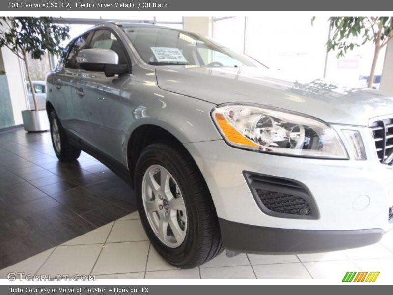 Electric Silver Metallic / Off Black 2012 Volvo XC60 3.2