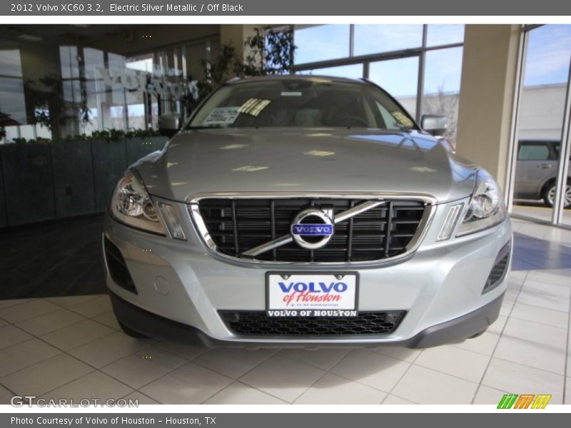 Electric Silver Metallic / Off Black 2012 Volvo XC60 3.2