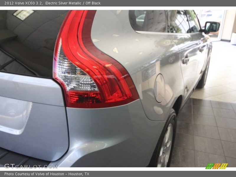Electric Silver Metallic / Off Black 2012 Volvo XC60 3.2