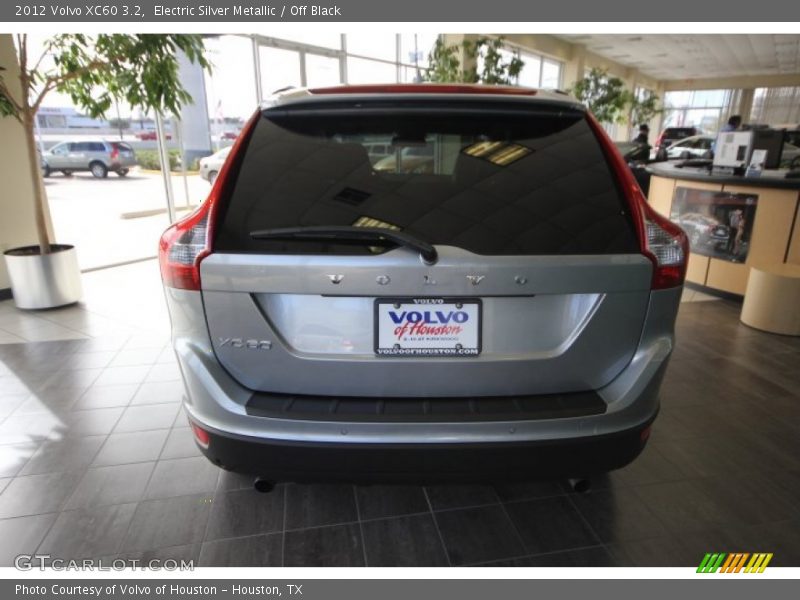 Electric Silver Metallic / Off Black 2012 Volvo XC60 3.2