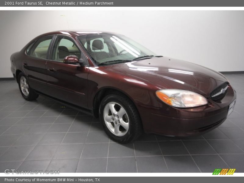 Front 3/4 View of 2001 Taurus SE