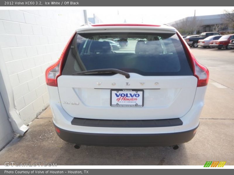 Ice White / Off Black 2012 Volvo XC60 3.2