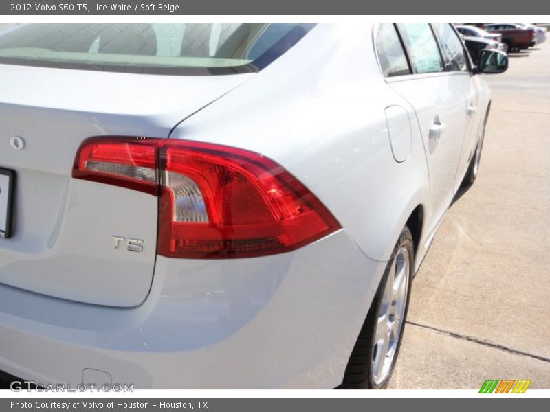 Ice White / Soft Beige 2012 Volvo S60 T5