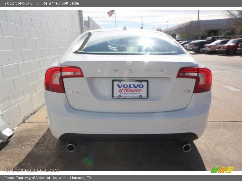 Ice White / Soft Beige 2012 Volvo S60 T5