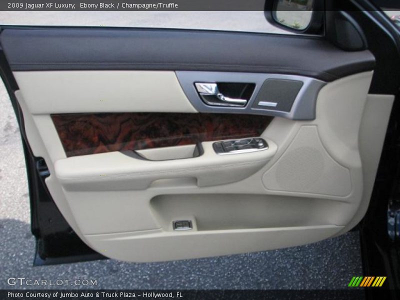 Ebony Black / Champagne/Truffle 2009 Jaguar XF Luxury