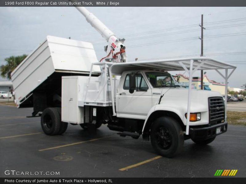 White / Beige 1998 Ford F800 Regular Cab Utility Bucket Truck